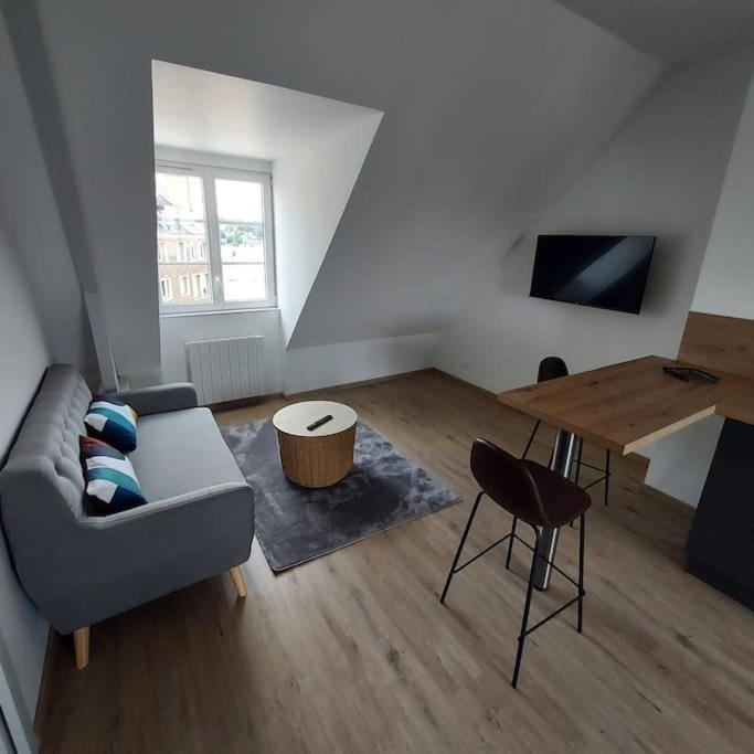 Bel Appartement F2 Hyper Centre Refait A Neuf Coutances Bagian luar foto